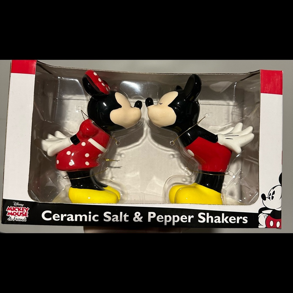 ✨🆕✨ Disney Salt & Pepper Shakers
